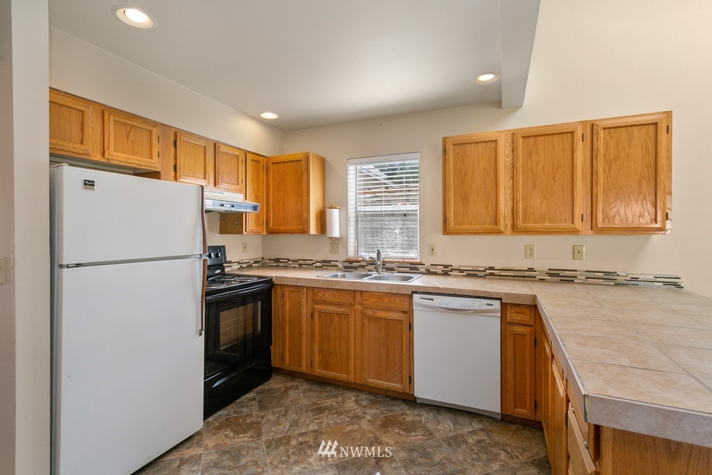 4006 Northeast 7th Court Renton, WA 98056 - Photo 7 of 25 Gallery Image 7