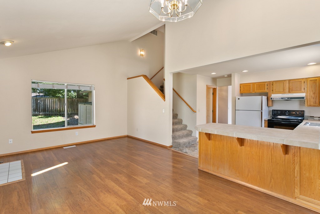 4006 Northeast 7th Court Renton, WA 98056 - Photo 9 of 25 Gallery Image 9