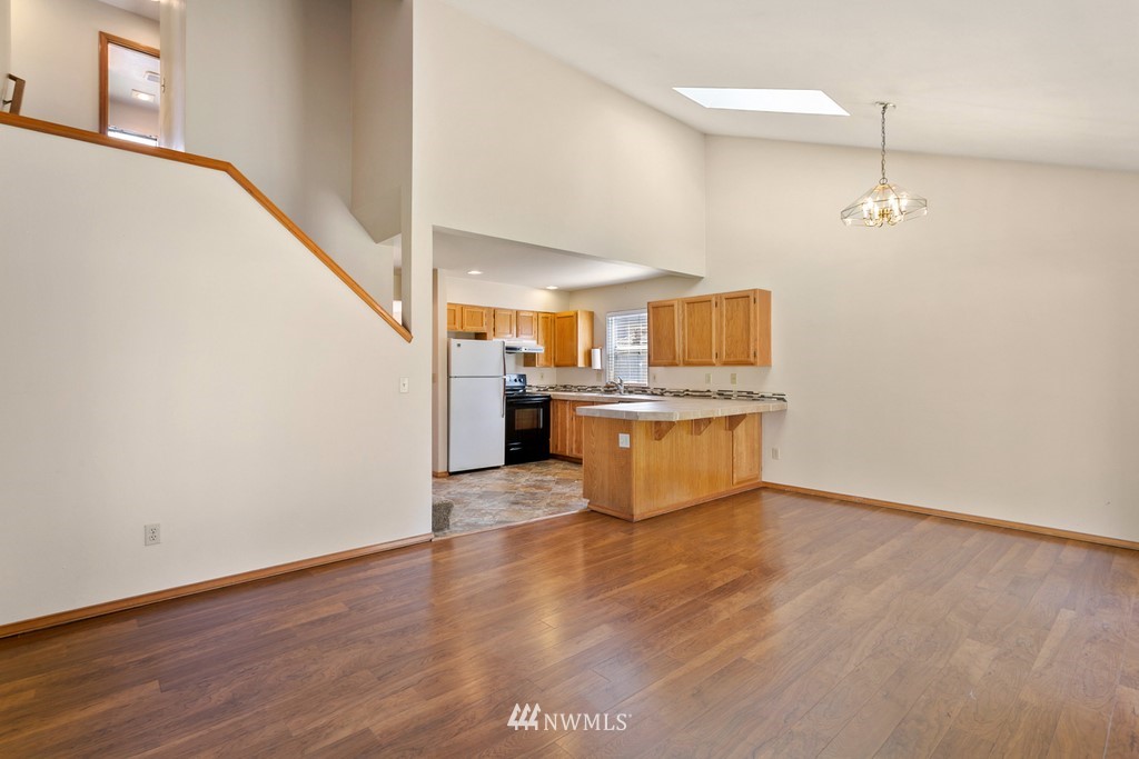 4006 Northeast 7th Court Renton, WA 98056 - Photo 10 of 25 Gallery Image 10
