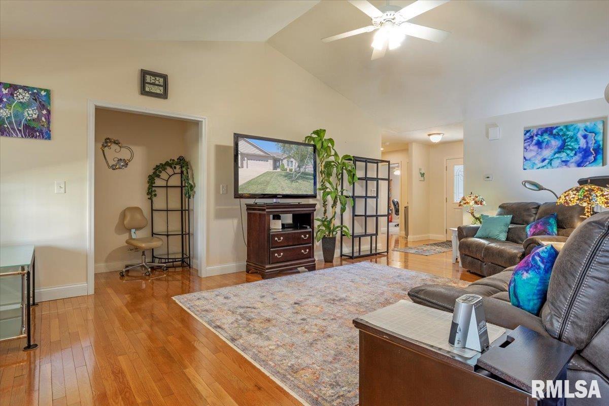 704 Burberry Lane Rochester, IL 62563 - Photo 8 of 42