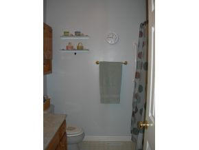 3048 Ridgemont Circle Kingsport, TN 37663 - Photo 12 of 15 Hall Bathroom