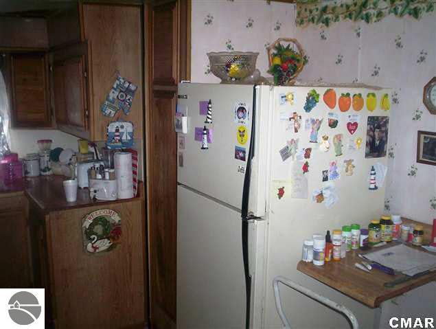 2220 South Porter Road Midland, MI 48640 - Photo 6 of 9 1767402-5.JPG