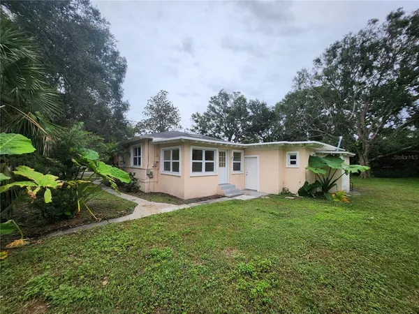 $1,325 | 486 Oak Street, Unit B, New Smyrna Beach, FL 32168