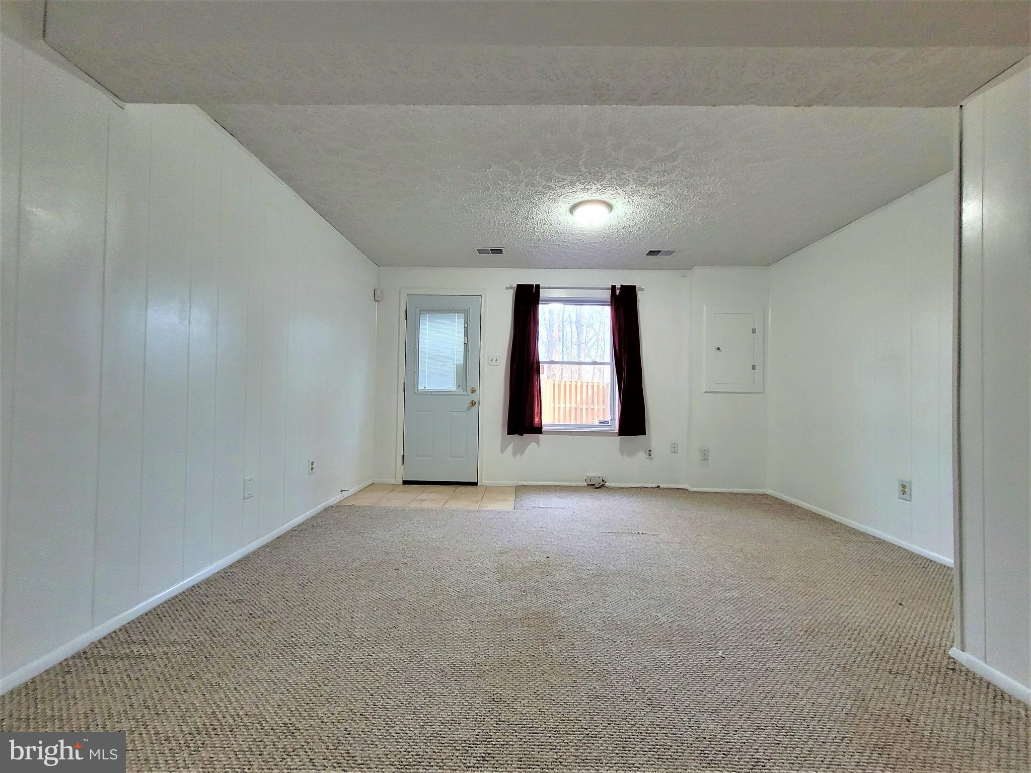 8072 Grandview Court Springfield, VA 22153 - Photo 22 of 32 an empty room with windows
