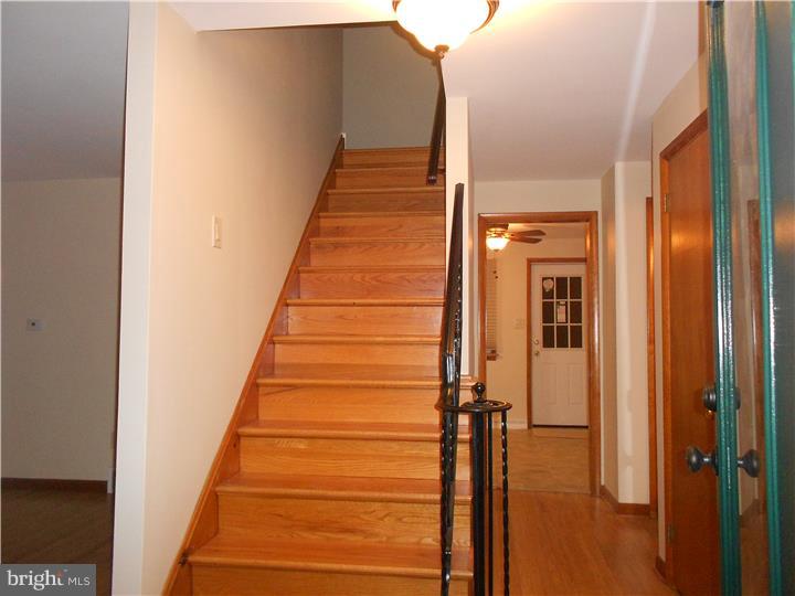 436 Mallard Road Hatboro, PA 19040 - Photo 11 of 19 Foyer