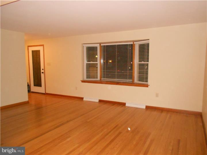 436 Mallard Road Hatboro, PA 19040 - Photo 14 of 19 Living Room