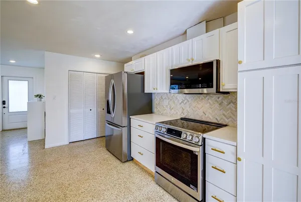 $3,200 | 3024 Rose Street, Sarasota, FL 34239