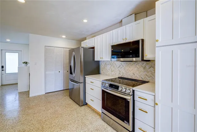 $3,750 | 3024 Rose Street, Sarasota, FL 34239