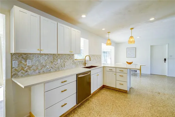$3,200 | 3024 Rose Street, Sarasota, FL 34239