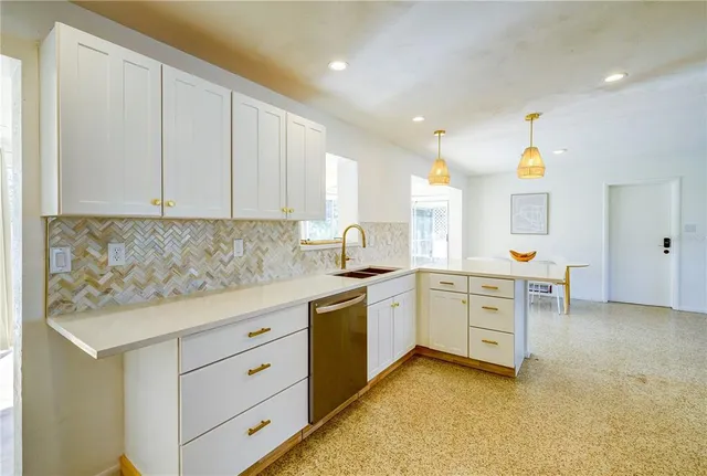 $3,750 | 3024 Rose Street, Sarasota, FL 34239