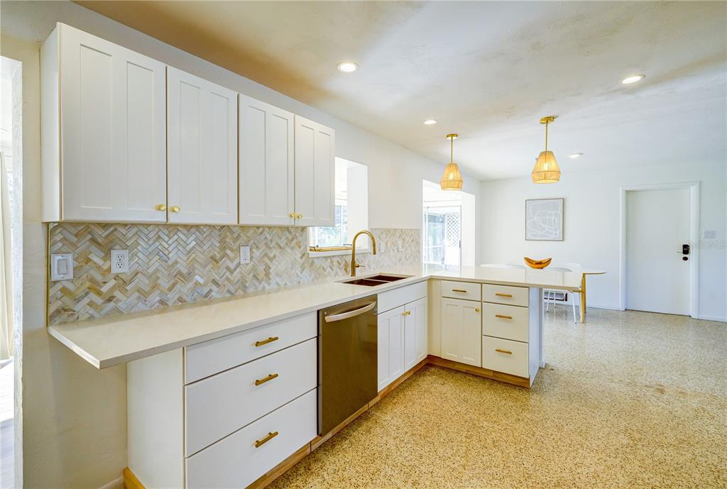 3024 Rose Street Sarasota, FL 34239 - Photo 12 of 38