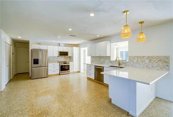 $3,200 | 3024 Rose Street, Sarasota, FL 34239