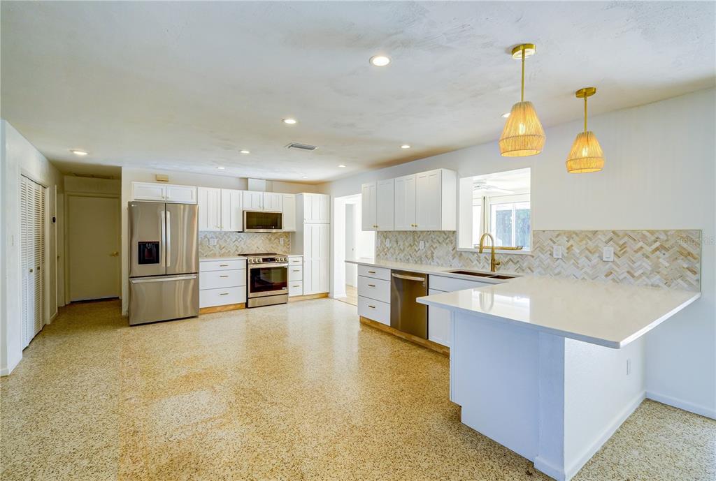 3024 Rose Street Sarasota, FL 34239 - Photo 14 of 38