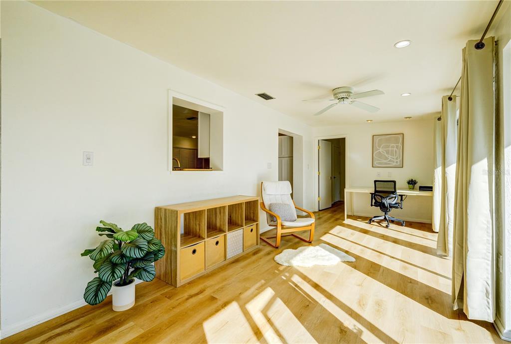 3024 Rose Street Sarasota, FL 34239 - Photo 17 of 38