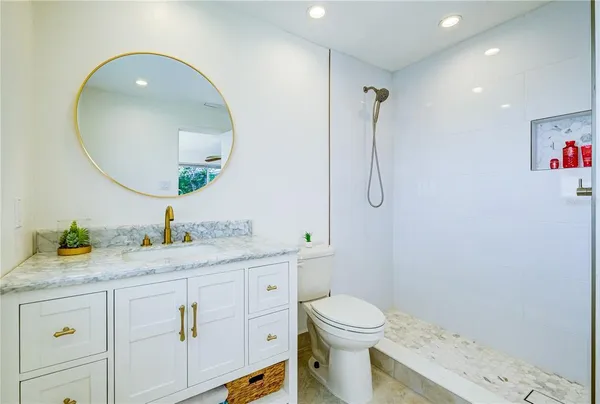$3,200 | 3024 Rose Street, Sarasota, FL 34239