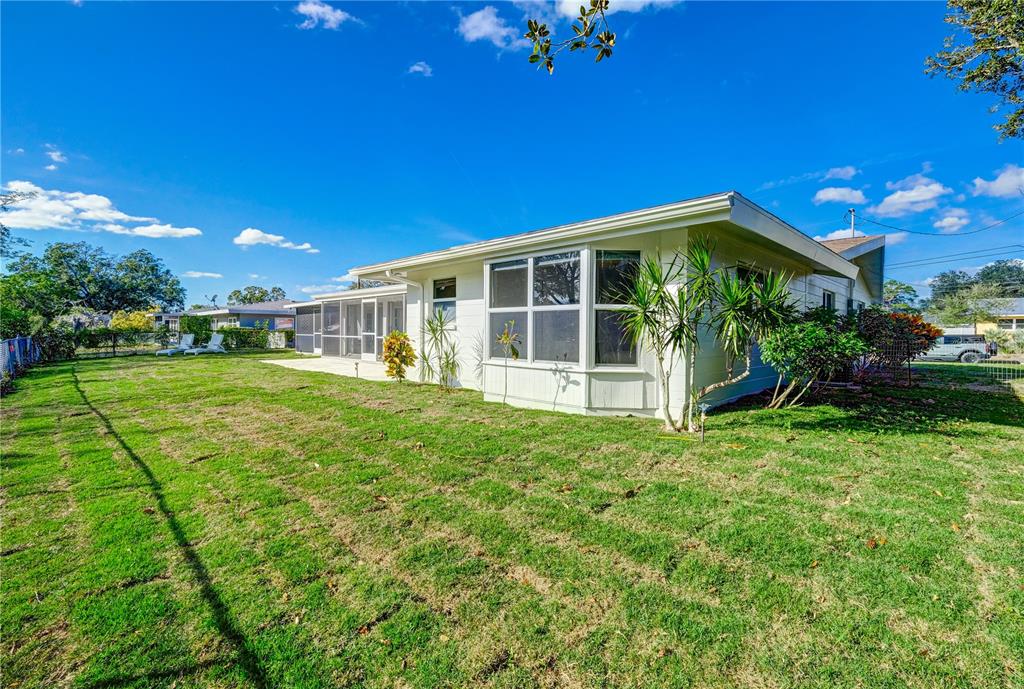 3024 Rose Street Sarasota, FL 34239 - Photo 36 of 38