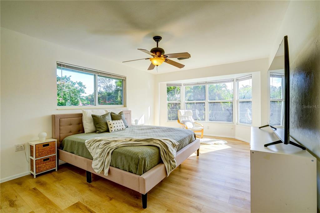 3024 Rose Street Sarasota, FL 34239 - Photo 4 of 38