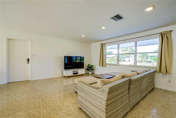 $3,200 | 3024 Rose Street, Sarasota, FL 34239