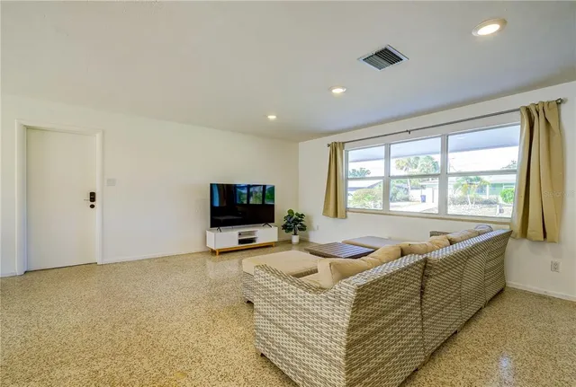 $3,750 | 3024 Rose Street, Sarasota, FL 34239