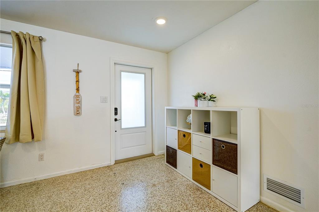 3024 Rose Street Sarasota, FL 34239 - Photo 7 of 38