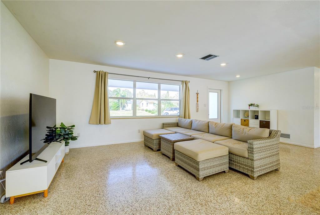 3024 Rose Street Sarasota, FL 34239 - Photo 8 of 38