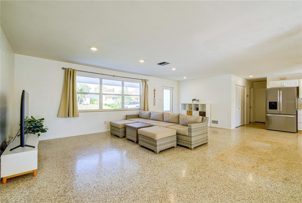 3024 Rose Street Sarasota, FL 34239 - Photo 9 of 38