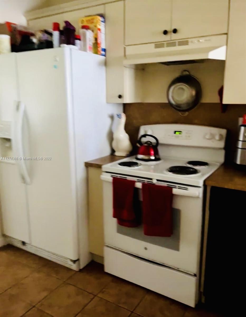 2910 Southeast 13th Road, Unit 20544 Homestead, FL 33035 - Photo 6 of 8 a close view of stove and microwave