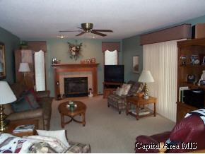 1608 Hunter Ridge Drive Springfield, IL 62704 - Photo 3 of 9 Gallery Image 3