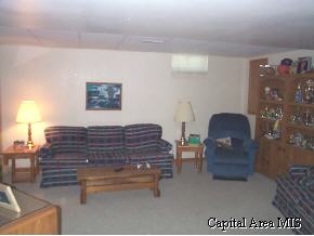 1608 Hunter Ridge Drive Springfield, IL 62704 - Photo 7 of 9 Gallery Image 7