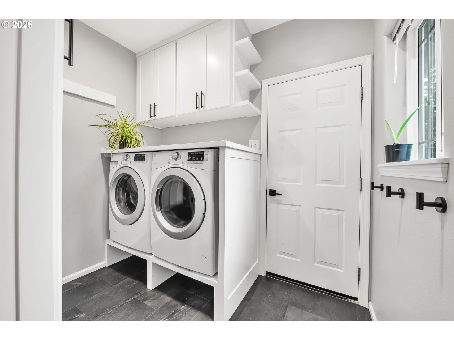 1750 Ridgley Boulevard Eugene, OR 97401 - Photo 20 of 26 a utility room with dryer and washer