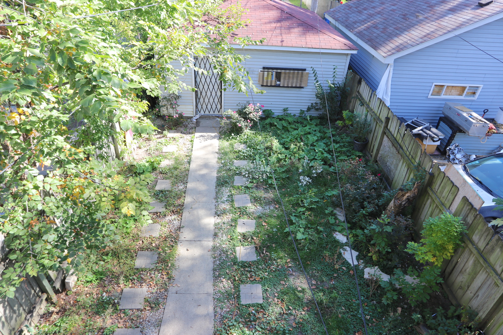 727 North Springfield Avenue Chicago, IL 60624 - Photo 17 of 22 a backyard of a house with lots of green space