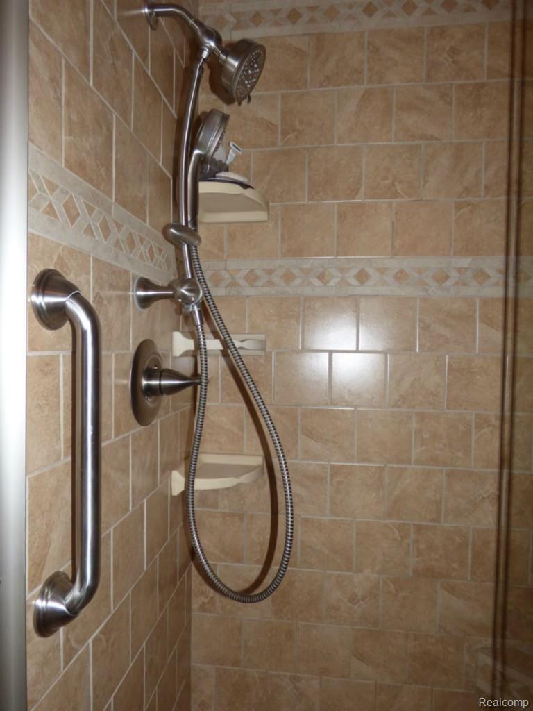 10965 Wynns Road Pinckney, MI 48169 - Photo 14 of 26 14 MASTER BATHROOM TILED SHOWER.jpg