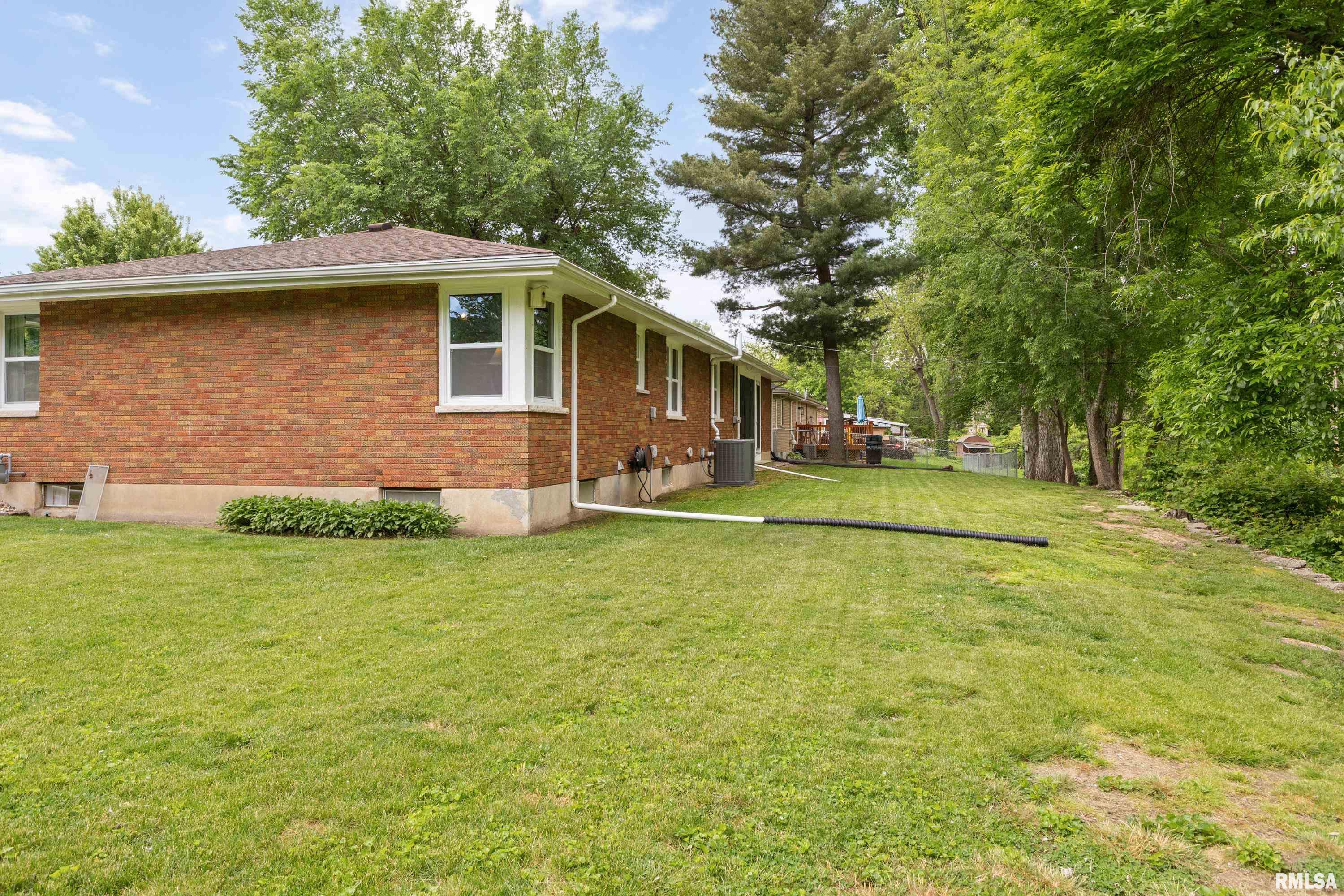 1300 Curtis Creek Road Quincy, IL 62301 - Photo 2 of 32
