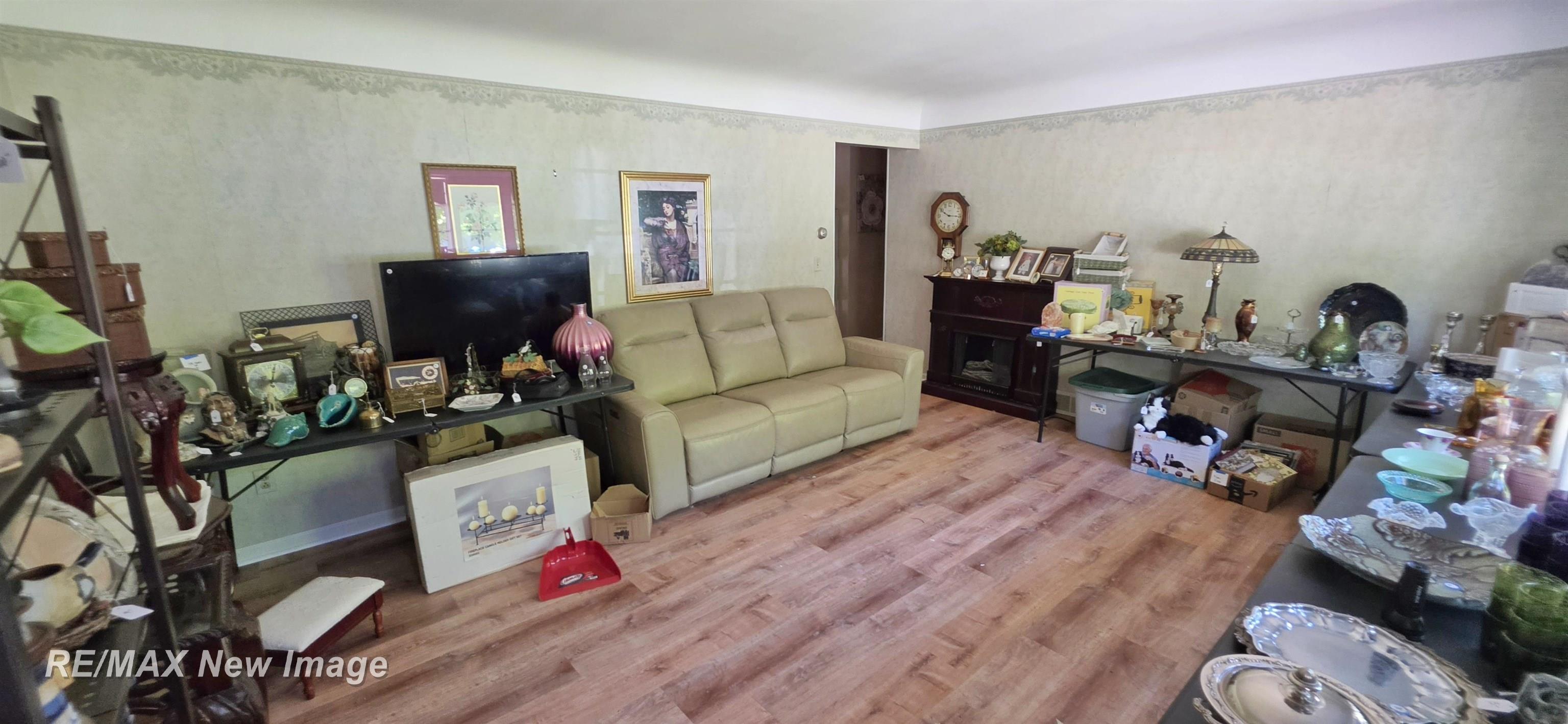 4445 Eastport Drive Bridgeport, MI 48722 - Photo 5 of 24