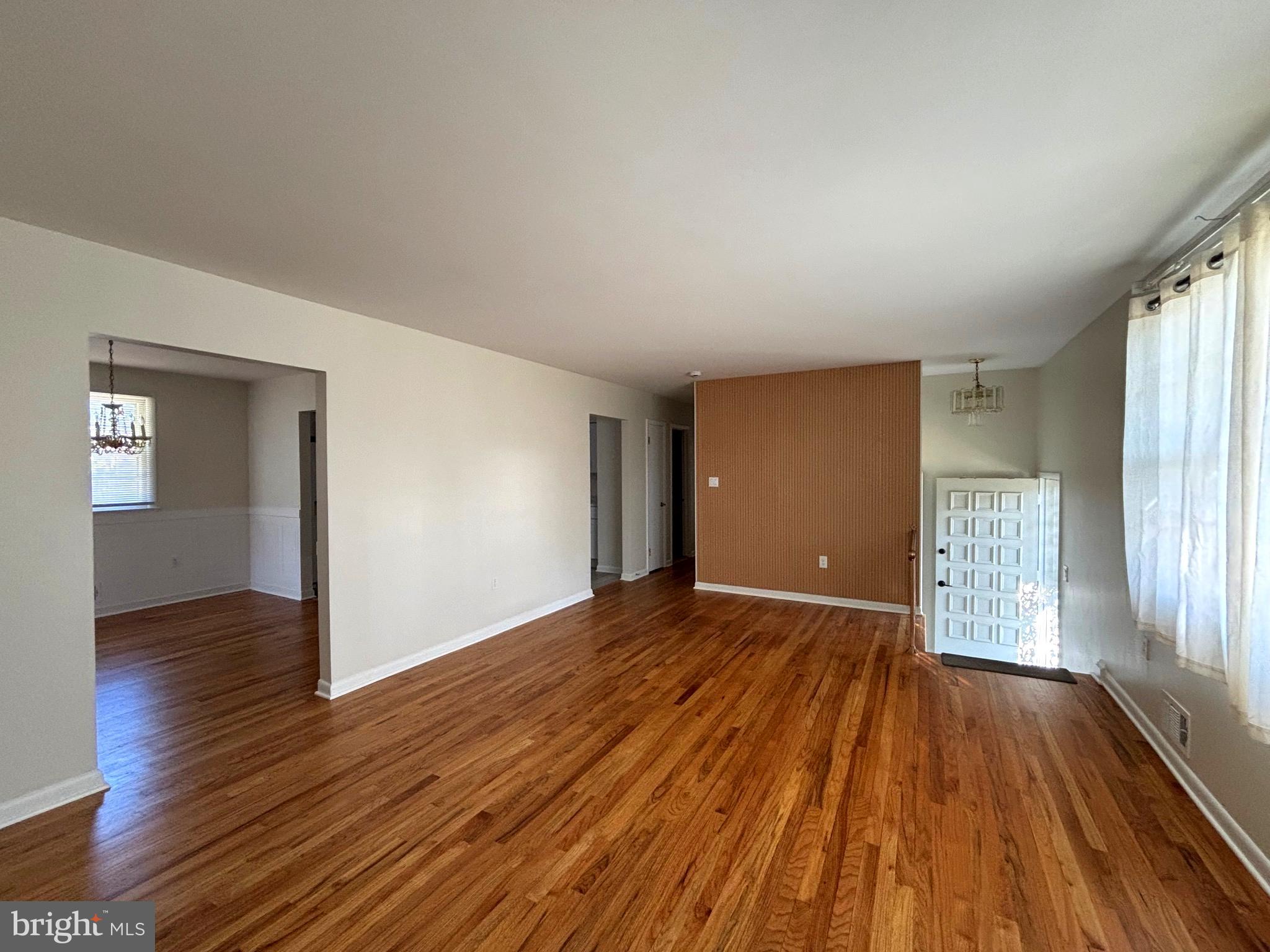 1701 Rhodesia Avenue Fort Washington, MD 20744 - Photo 9 of 42 Spacious Living Room
