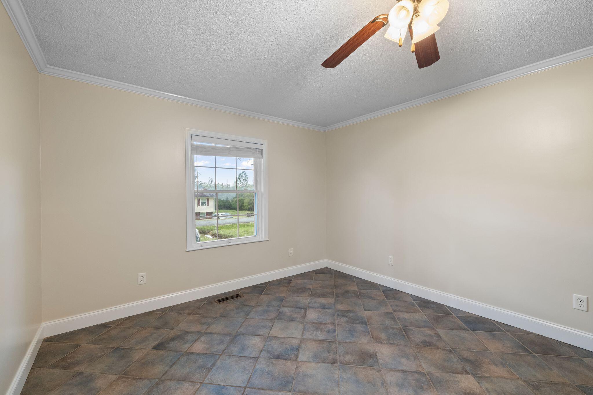 1033 Nickajack Circle Jasper, TN 37347 - Photo 16 of 33 mw2504101-1015