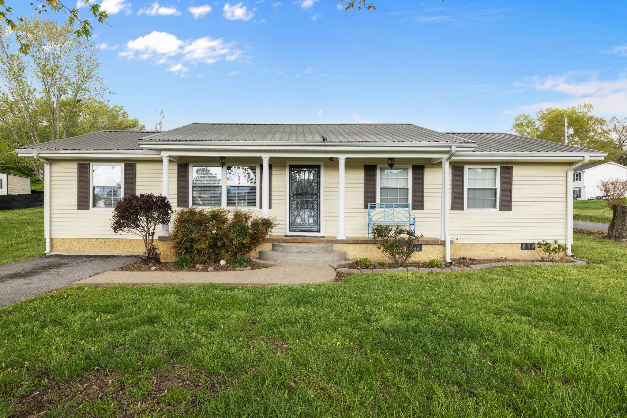 1033 Nickajack Circle Jasper, TN 37347 - Photo 2 of 33 mw2504101-1001