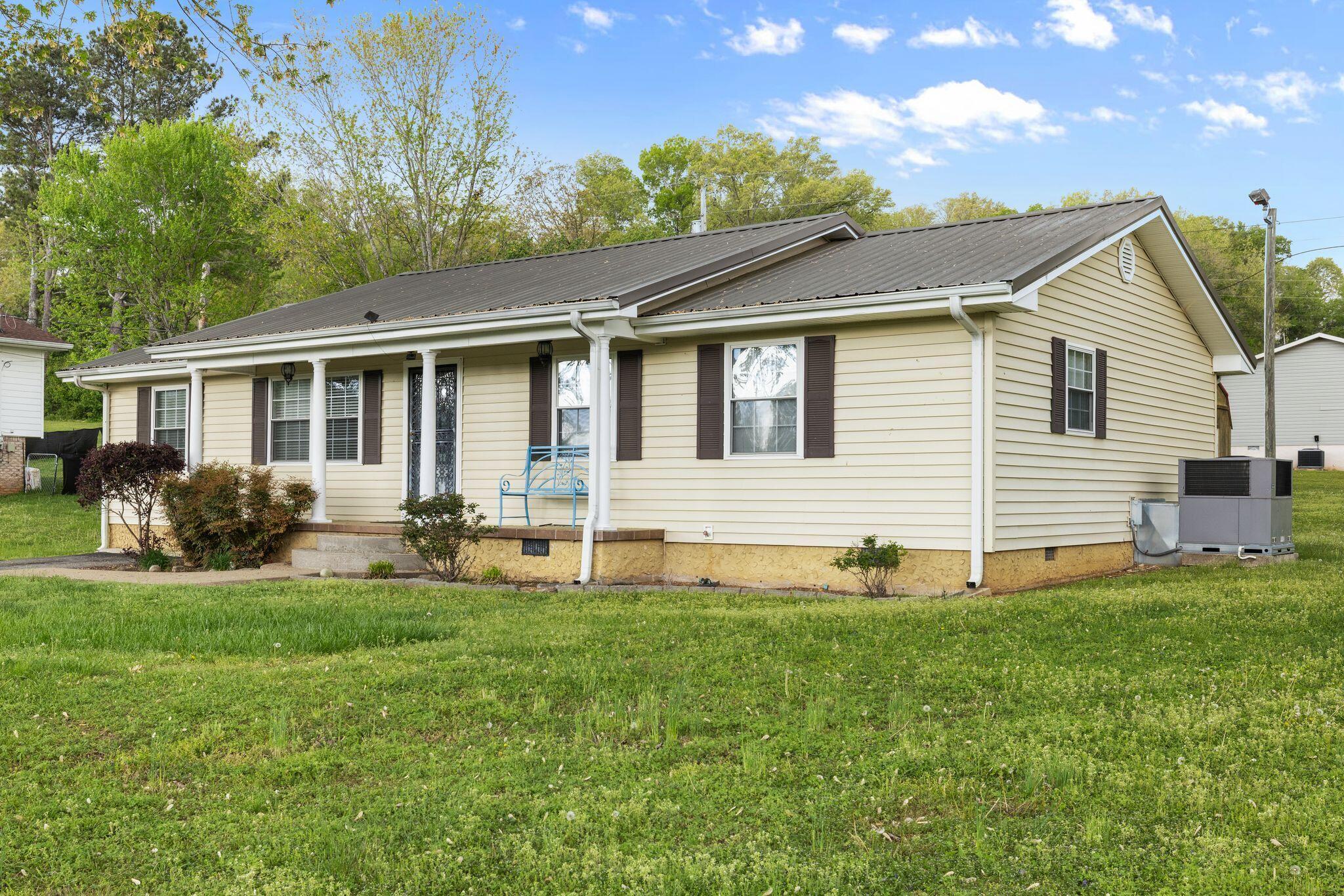 1033 Nickajack Circle Jasper, TN 37347 - Photo 3 of 33 mw2504101-1002