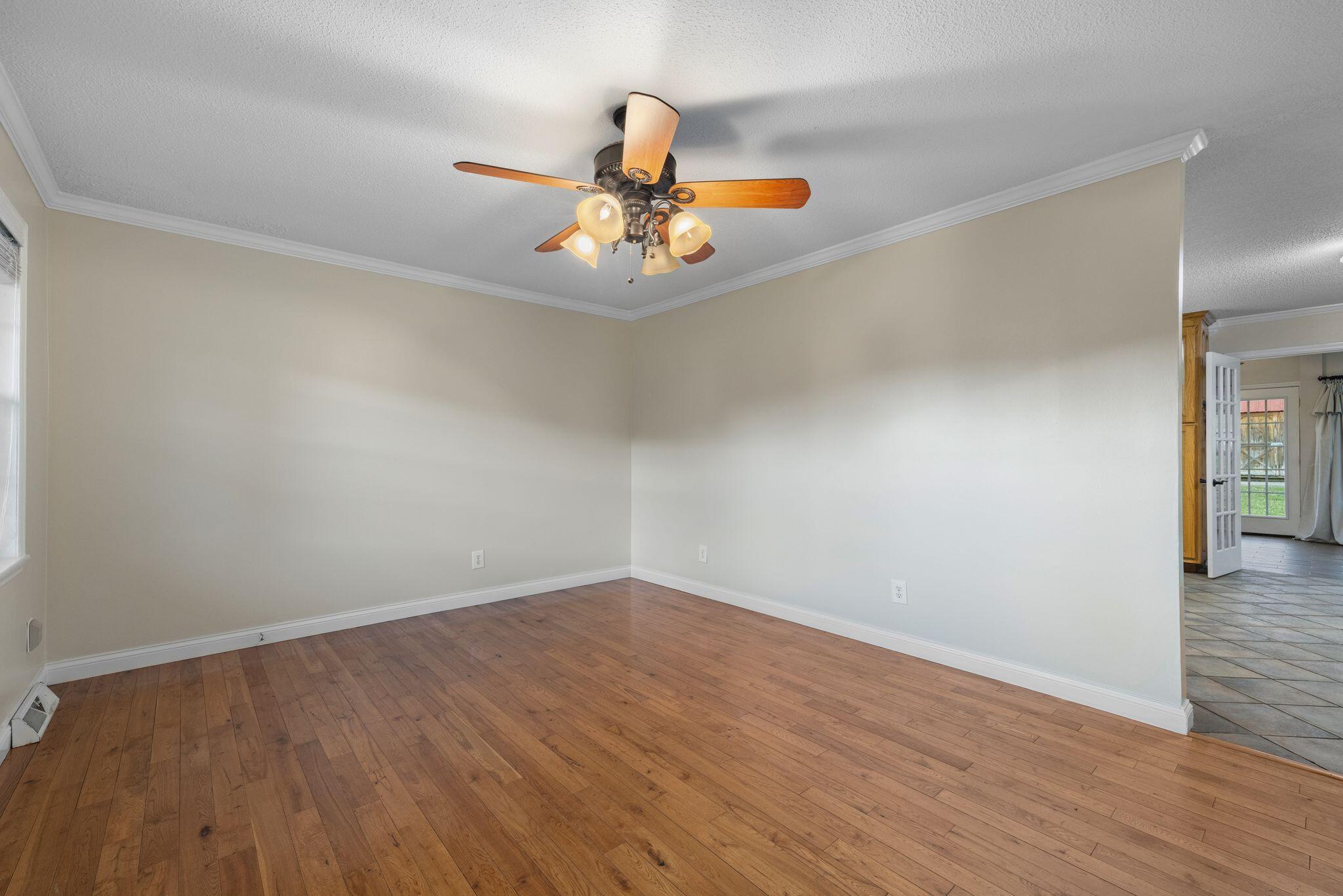 1033 Nickajack Circle Jasper, TN 37347 - Photo 7 of 33 mw2504101-1006