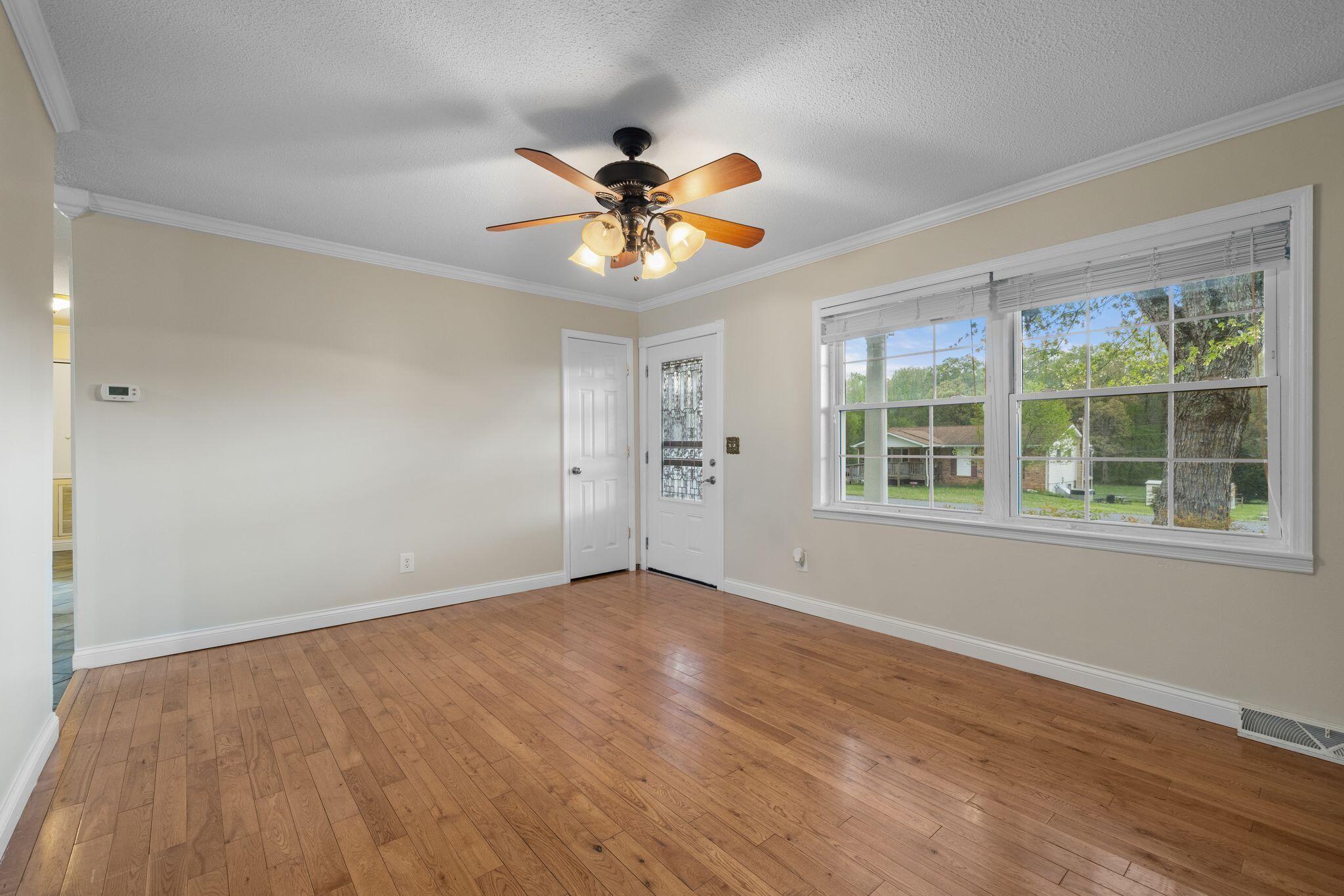 1033 Nickajack Circle Jasper, TN 37347 - Photo 8 of 33 mw2504101-1007