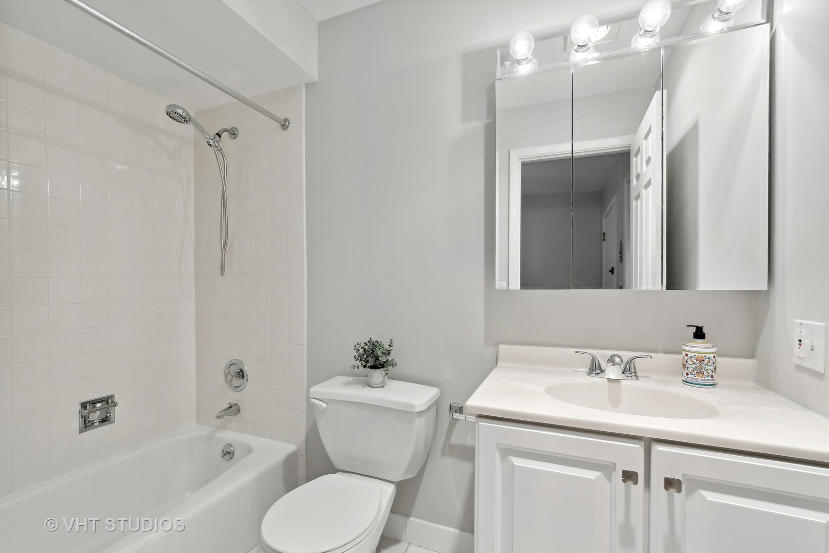 435 Ridge Road, Unit 206 Wilmette, IL 60091 - Photo 14 of 15 Gallery Image 14