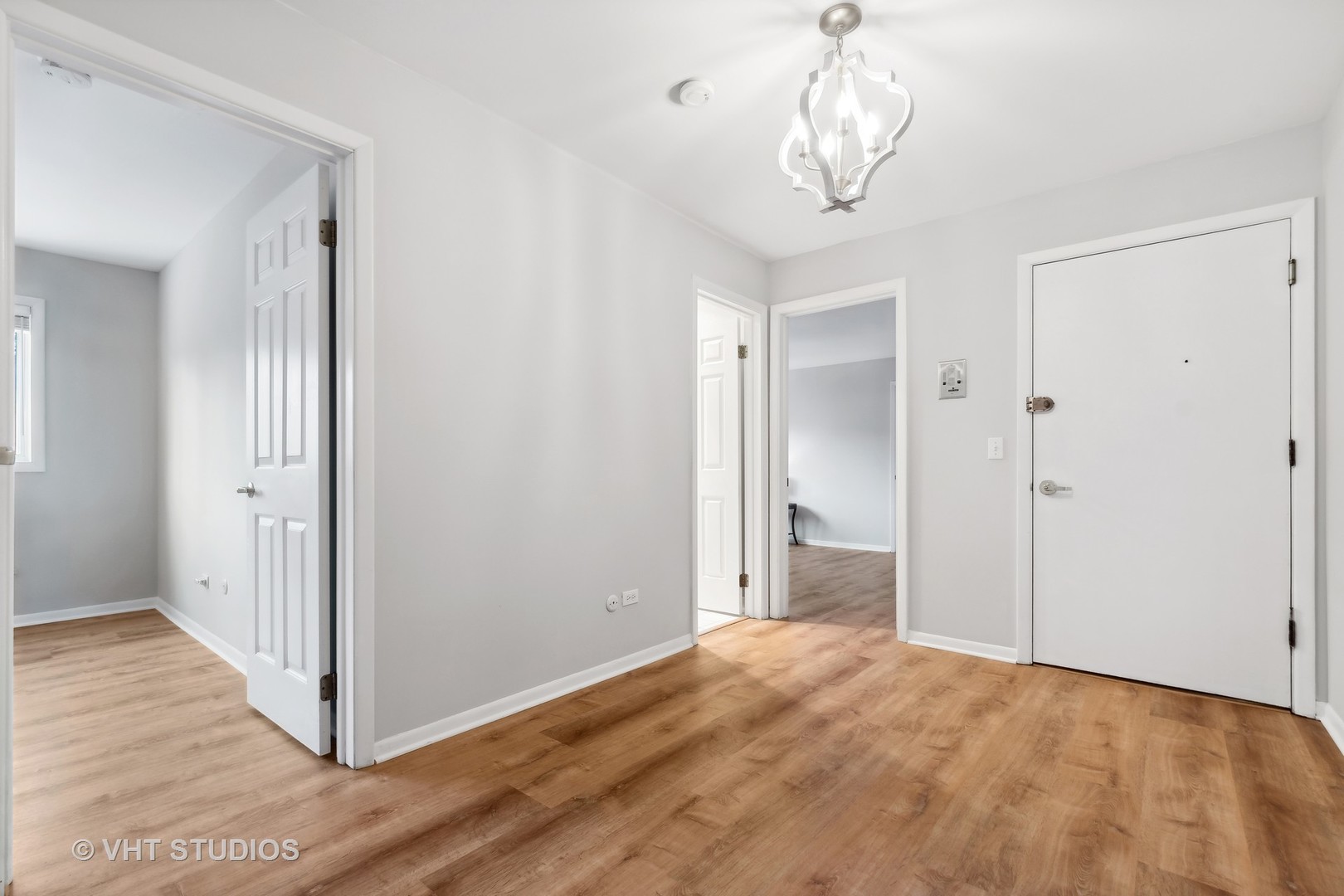 435 Ridge Road, Unit 206 Wilmette, IL 60091 - Photo 3 of 15 Gallery Image 3