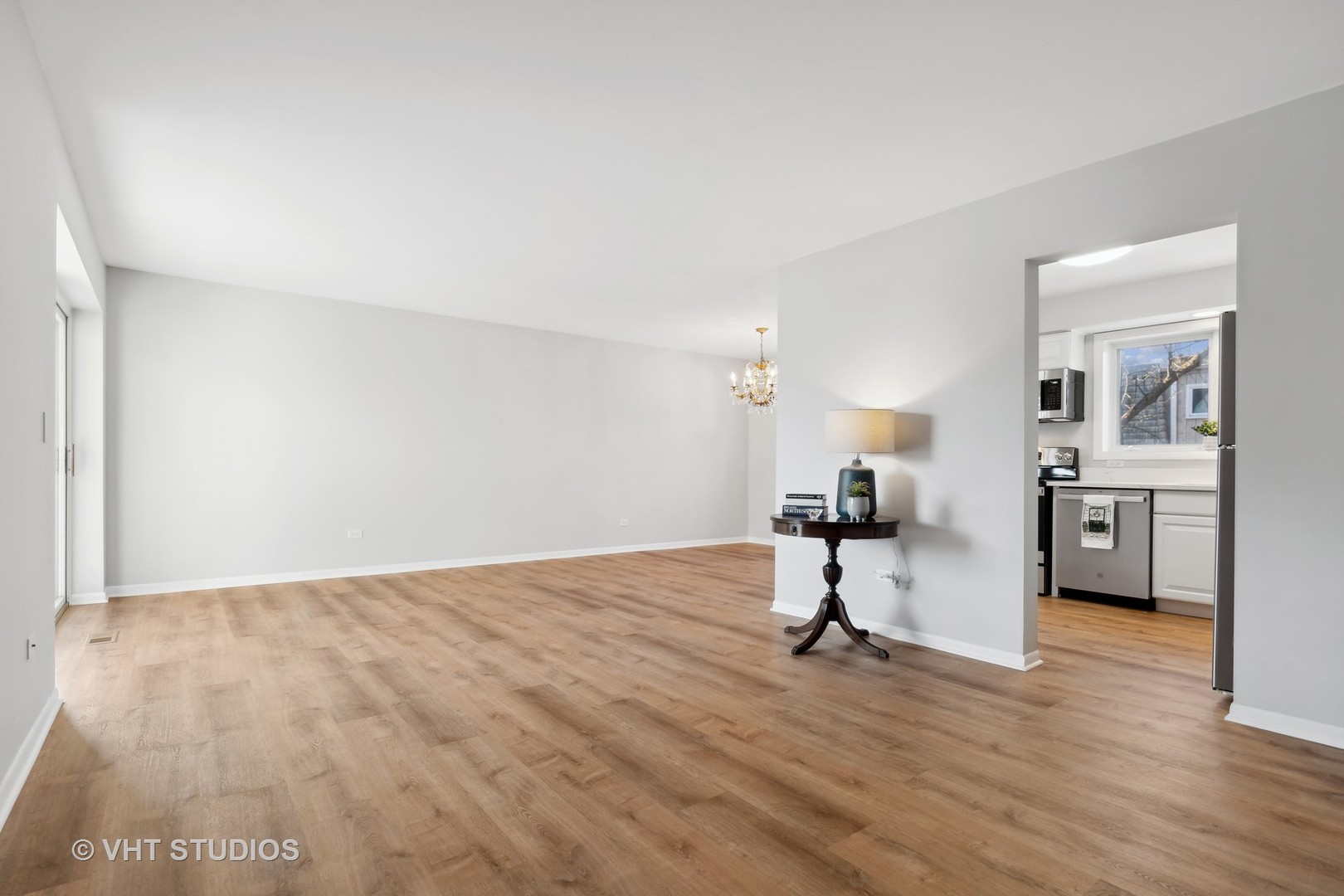 435 Ridge Road, Unit 206 Wilmette, IL 60091 - Photo 4 of 15 Gallery Image 4