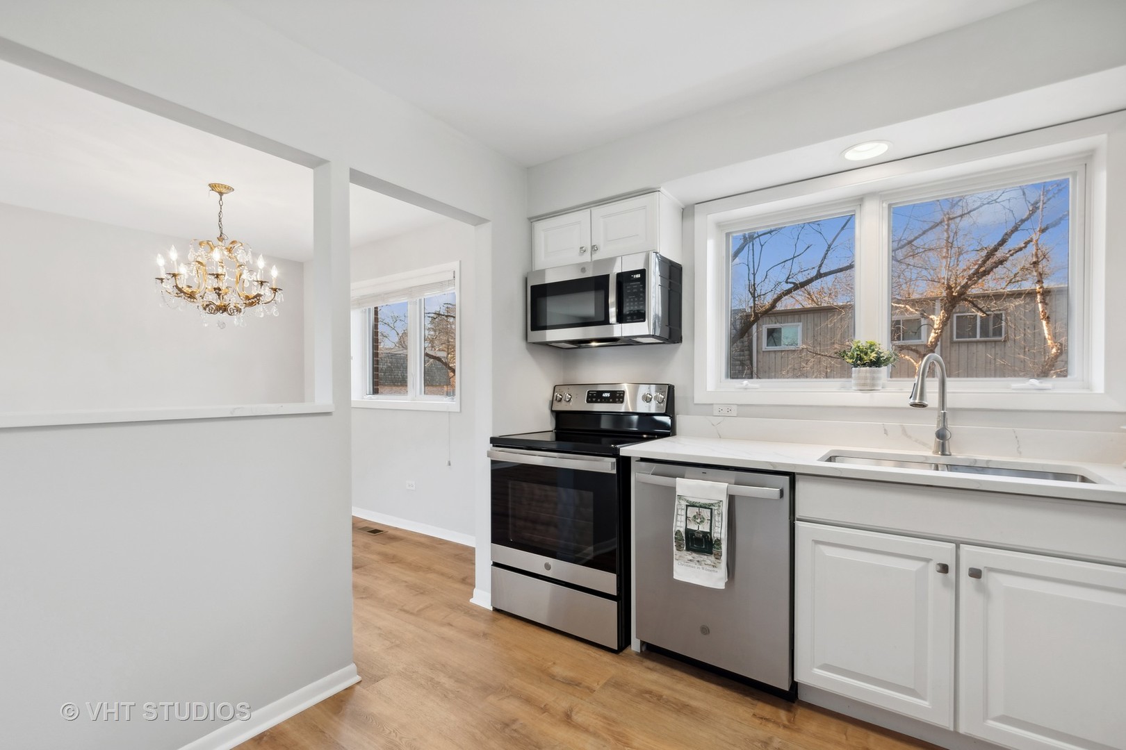 435 Ridge Road, Unit 206 Wilmette, IL 60091 - Photo 8 of 15 Gallery Image 8