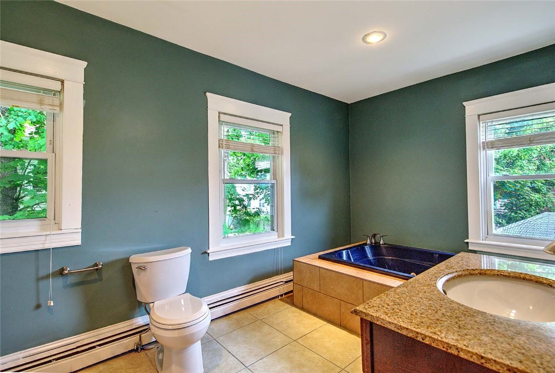 4 Talbot Manor Cranston, RI 02905 - Photo 27 of 36