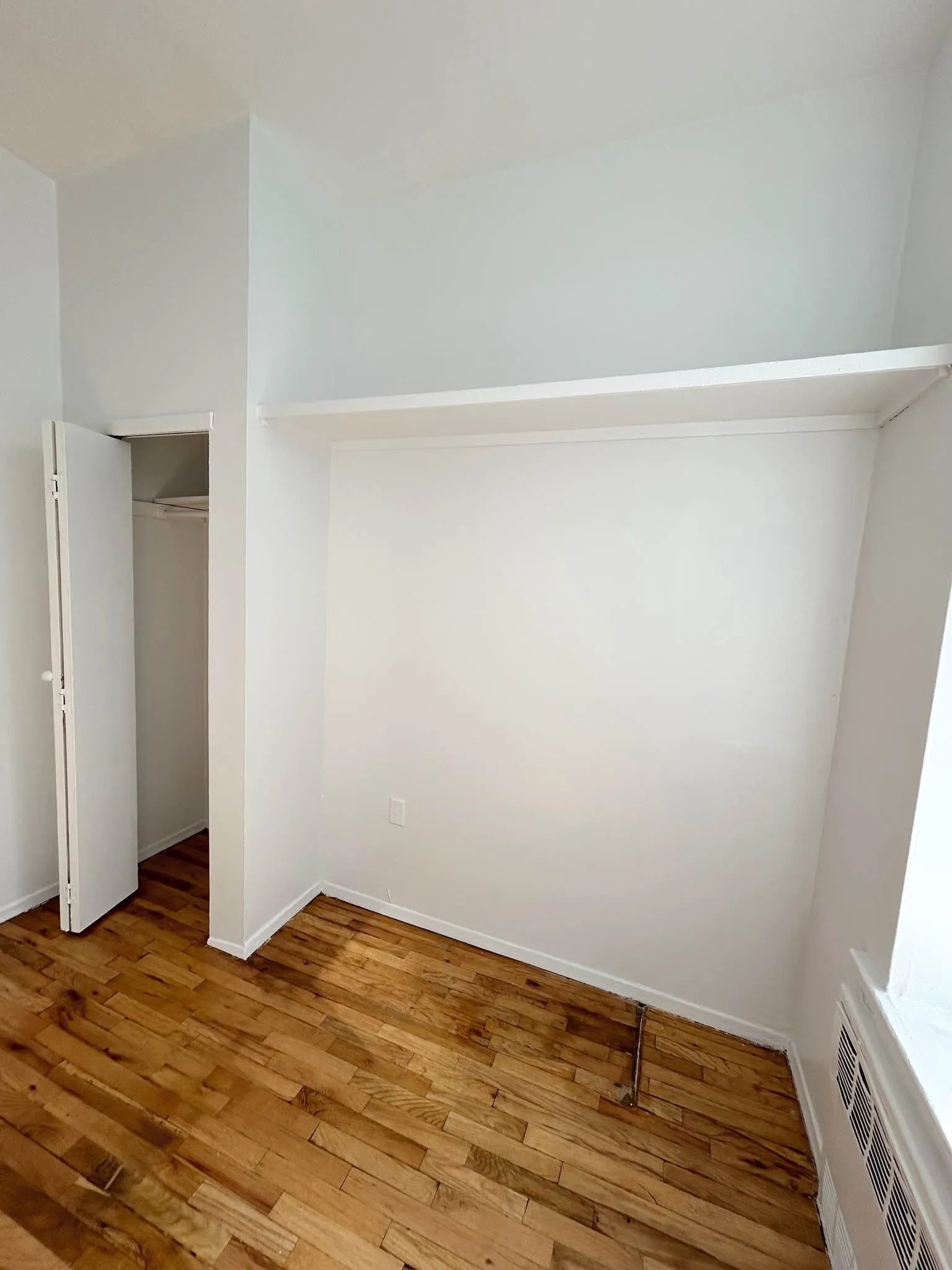 239 East 28th Street, Unit 1B Manhattan, NY 10016 - Photo 4 of 8 Photo 4