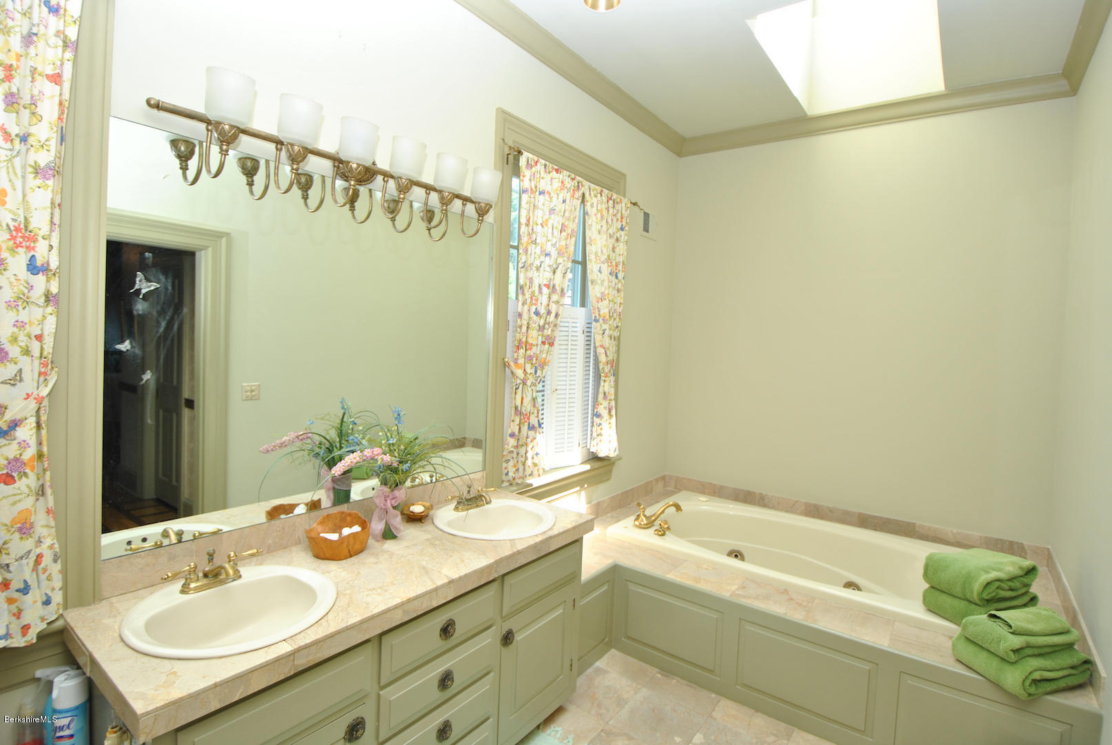55 Maple Hill Road West Stockbridge, MA 01266 - Photo 42 of 63 a bathroom with a tub sink and mirror