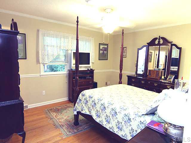 1608 Stonehurst Road Raleigh, NC 27607 - Photo 10 of 23
