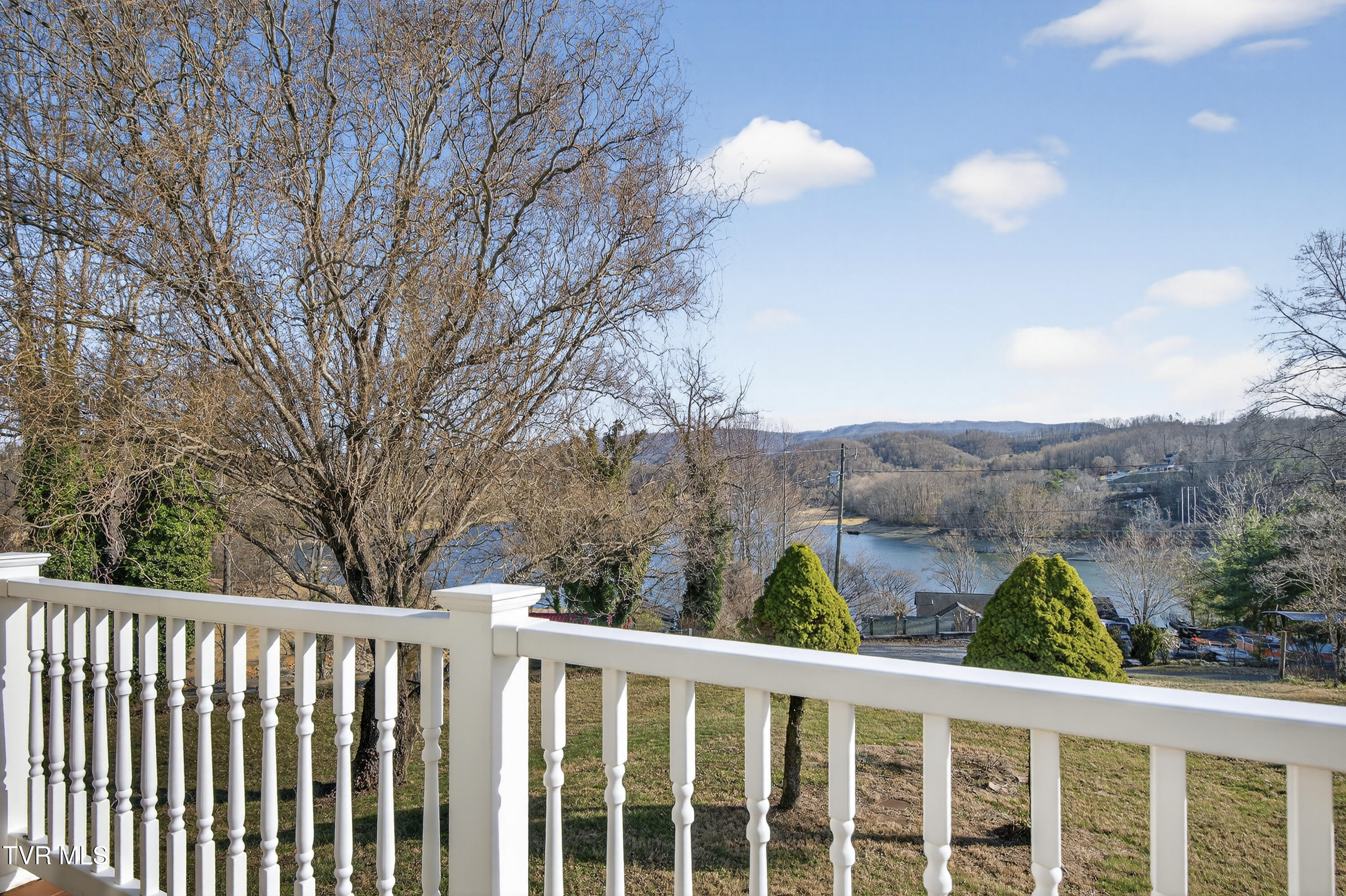 22120 Big Bass Camp Road Abingdon, VA 24211 - Photo 22 of 28 Exterior