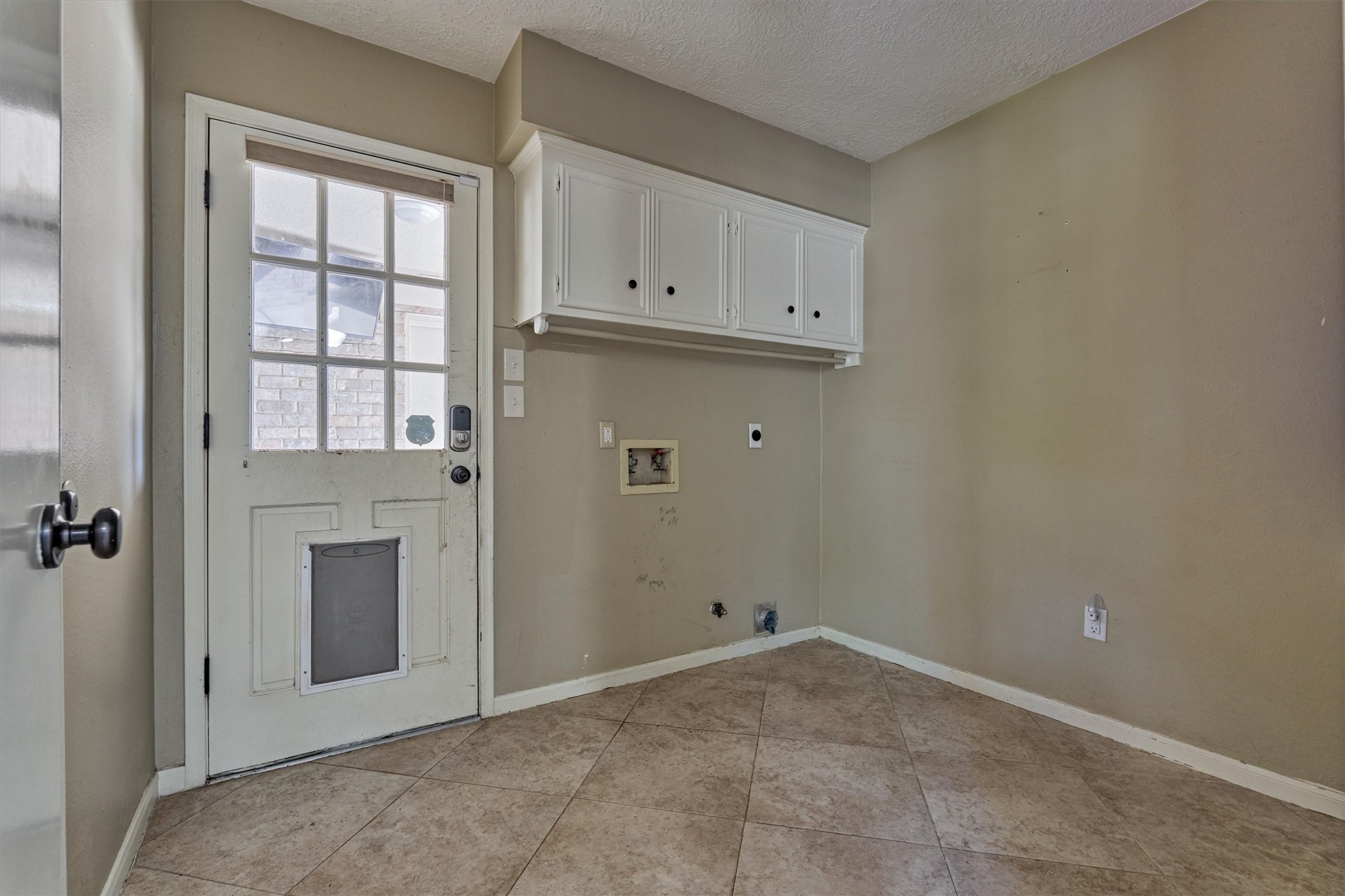 5503 Alamosa Lane Spring, TX 77379 - Photo 18 of 38 an empty room with windows